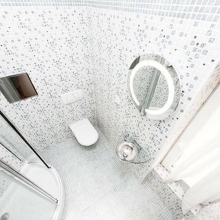 Romantic Studio With Jacuzzi Прага Экстерьер фото