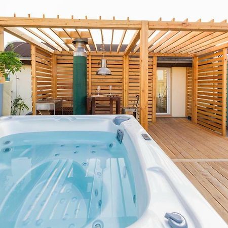 Romantic Studio With Jacuzzi Прага Экстерьер фото