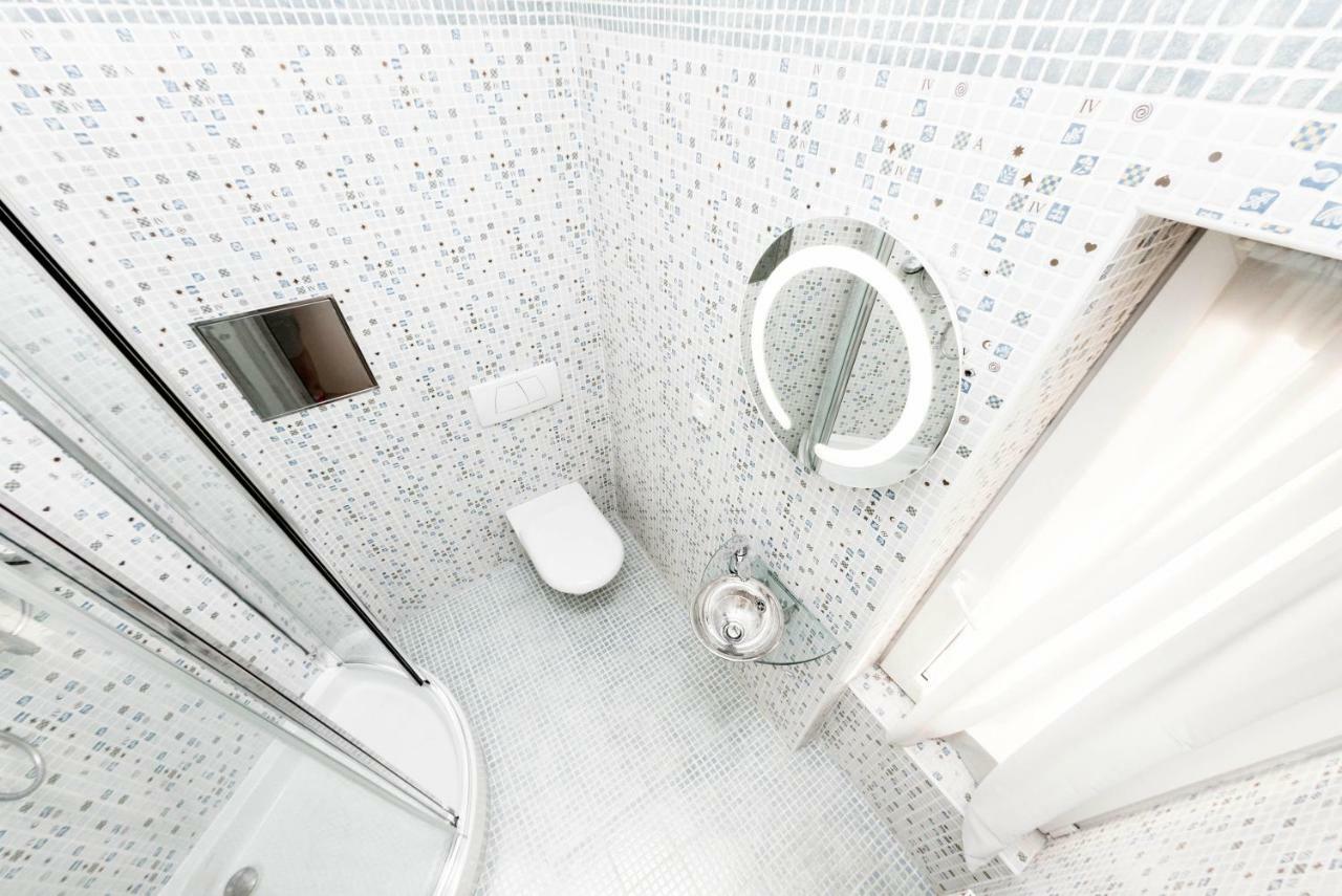 Romantic Studio With Jacuzzi Прага Экстерьер фото